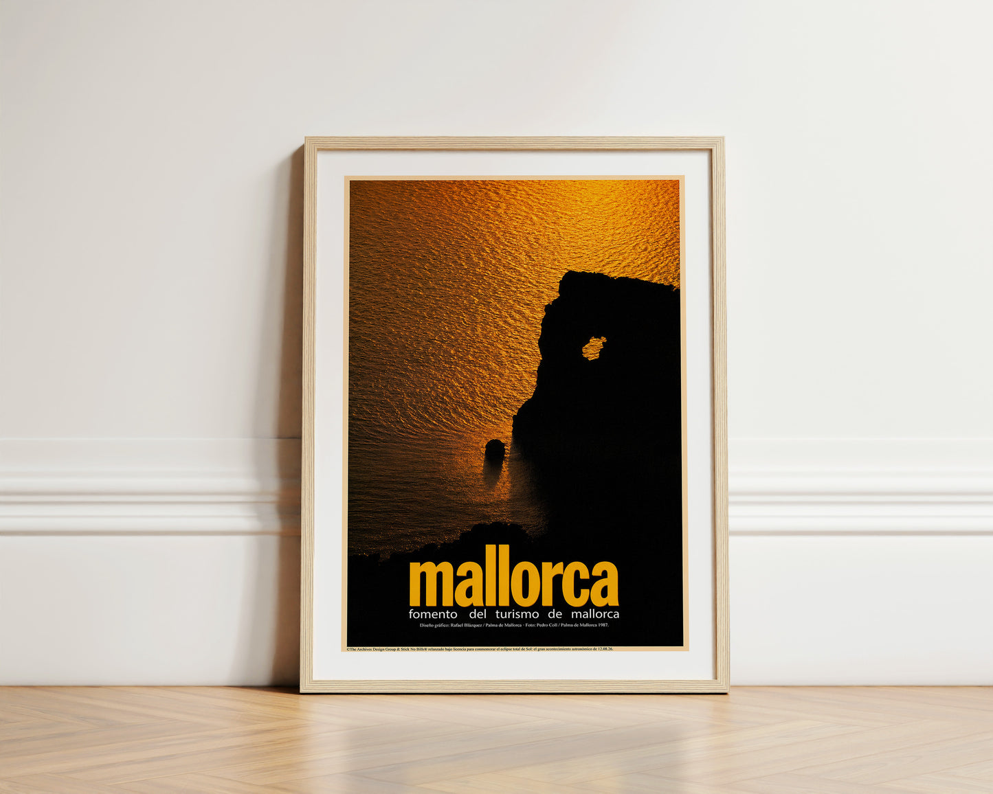 Puesta de sol en Sa Foradada, Mallorca, 1987. [Fomento del Turismo]