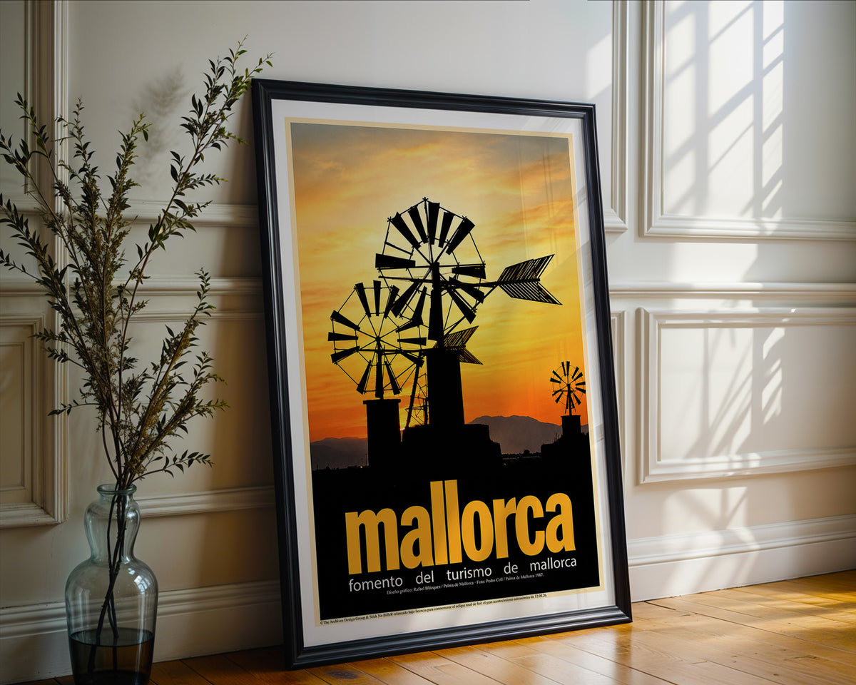 Molinos y sol poniente, Pla de Mallorca, 1998. [Fomento del Turismo].