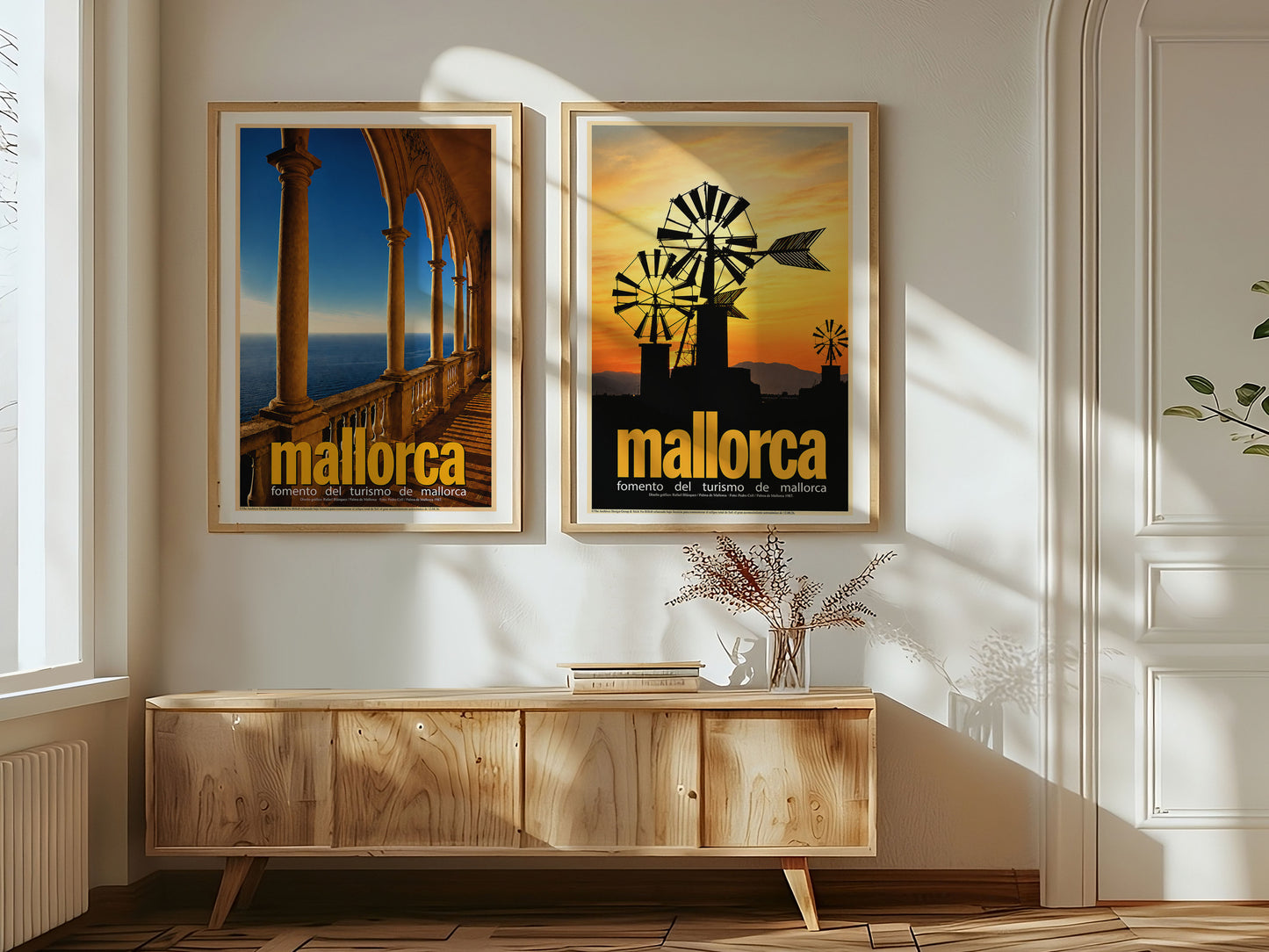 Molinos y sol poniente, Pla de Mallorca, 1998. [Fomento del Turismo].